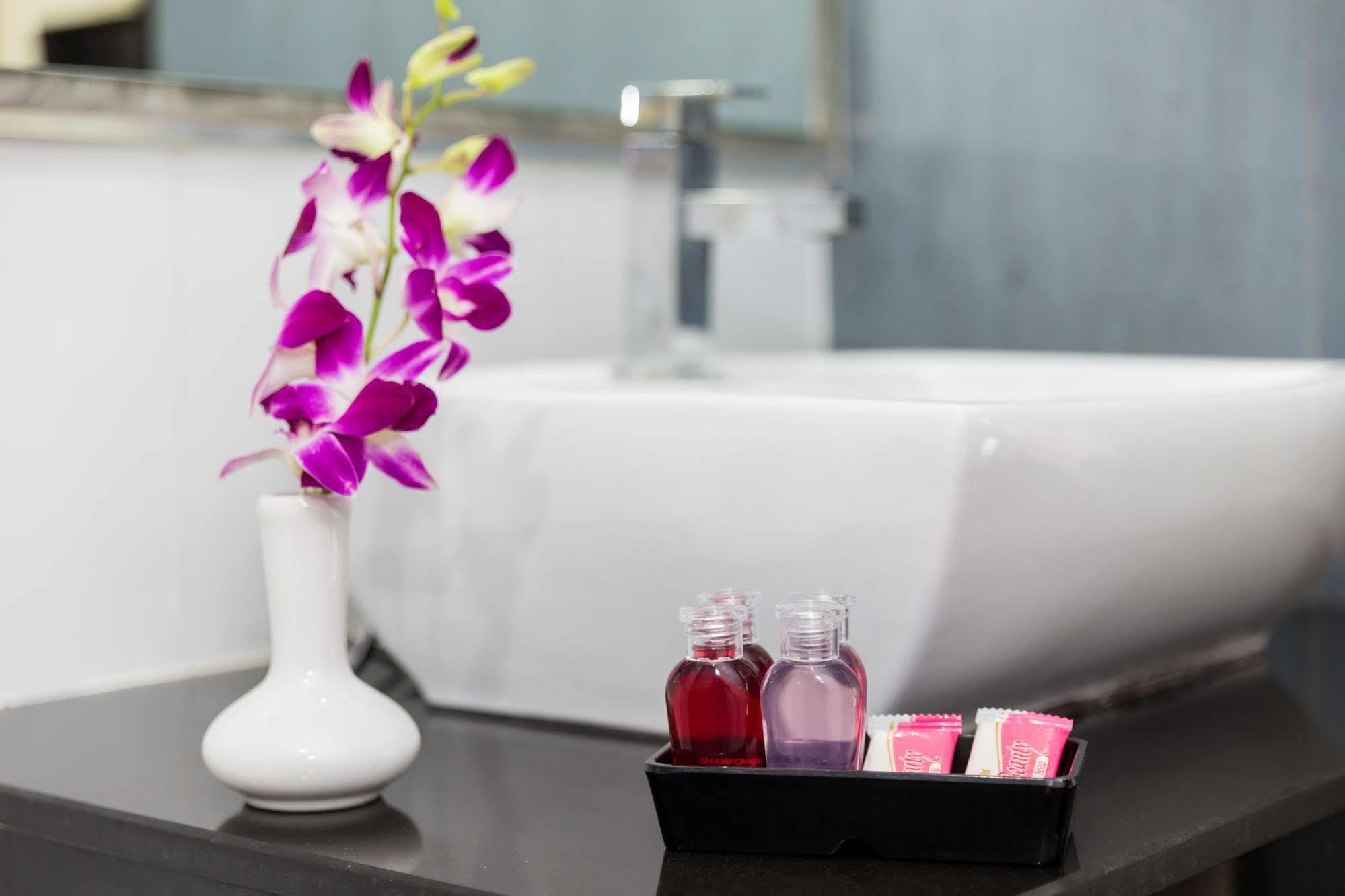 Memory Patong - Sha Certified Hotel Ngoại thất bức ảnh